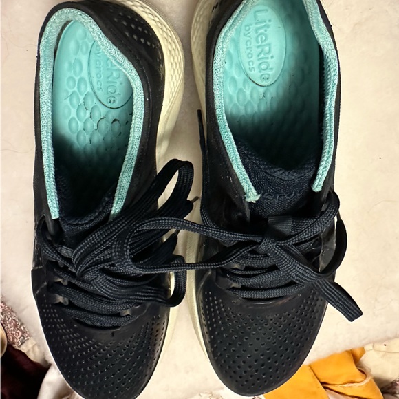 CROC tennis shoes - Picture 3 of 5